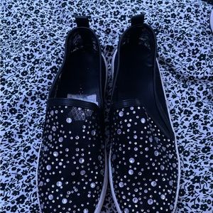 They are size 8.5 in womens I have grown out of them do not need them no more.